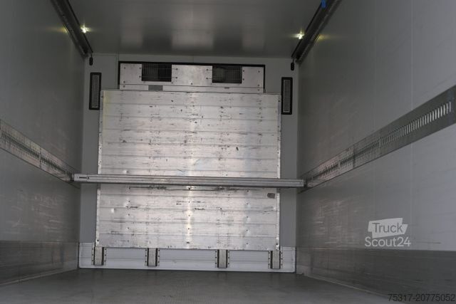 Hladilna polprikolica SCHMITZ CARGOBULL SKO 18/ LZG CITY FP 45 / LBW 2000 kg / CARR /TRI