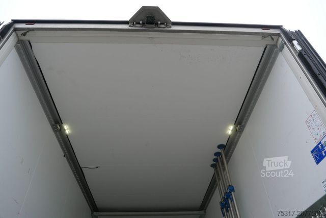 Hladilna polprikolica SCHMITZ CARGOBULL SKO 18/ LZG CITY FP 45 / LBW 2000 kg / CARR /TRI