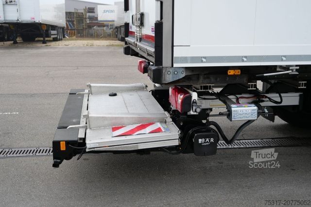 Hladilna polprikolica SCHMITZ CARGOBULL SKO 18/ LZG CITY FP 45 / LBW 2000 kg / CARR /TRI