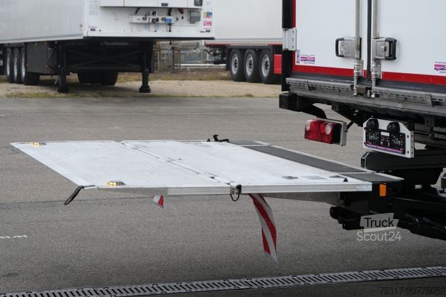 Hladilna polprikolica SCHMITZ CARGOBULL SKO 18/ LZG CITY FP 45 / LBW 2000 kg / CARR /TRI