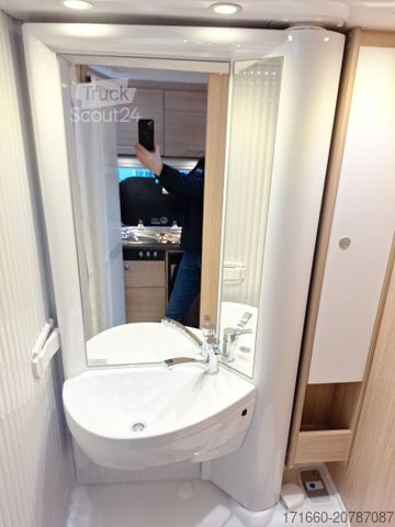 Semi-integrated camper SUNLIGHT V 60