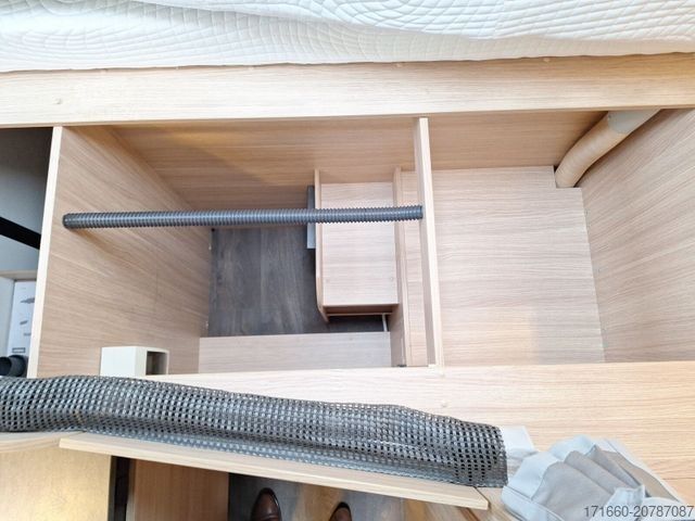 Semi-integrated camper SUNLIGHT V 60