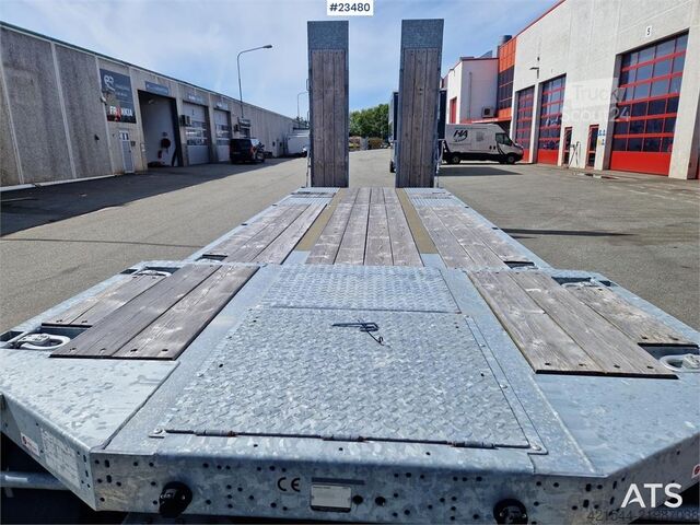 مقطورة نقل منخفضة Humbaur HTD 30 3-axle machinery trailer with double loadin