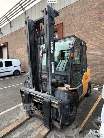  TCM 40 Counterbalance forklift