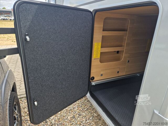 Yarı entegre karavan ADRIA Coral 60Y 670 DL 180PS/Automatik/LED/C6E Uvm
