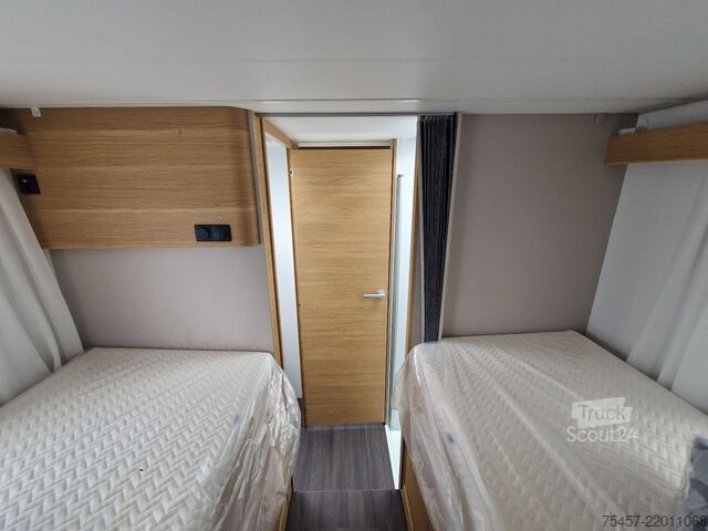 Yarı entegre karavan ADRIA Coral 60Y 670 DL 180PS/Automatik/LED/C6E Uvm