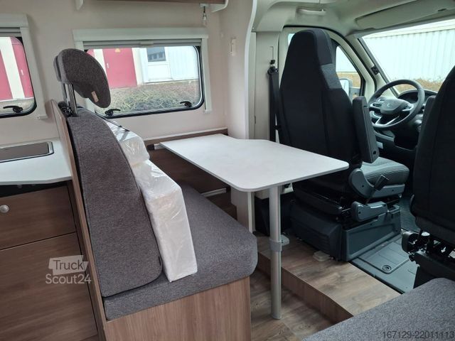 Puoliksi integroitu matkailuauto CARADO T338 S /MJ26 /Markise /Fahrradträger /5Personen