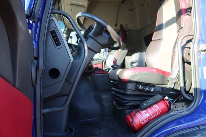 Box body Volvo FM 420 6x2 Bak + Dhollandia klep 1500 kg + Aanh...