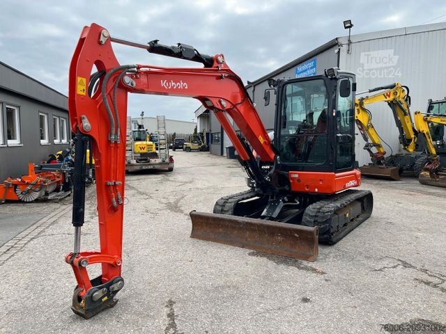 Mini-escavadora KUBOTA KX060-5