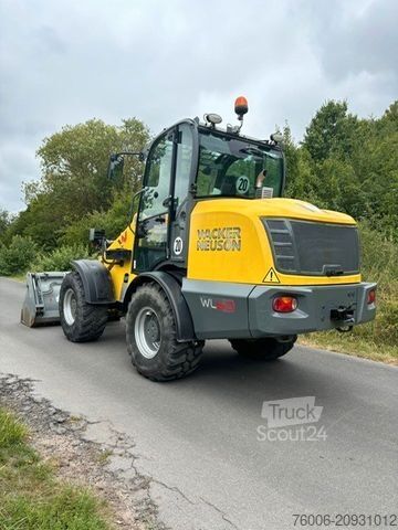 Kerekes rakodó WACKER WL 60