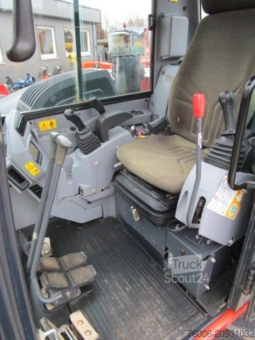 Mini-escavadora KUBOTA KX080-4