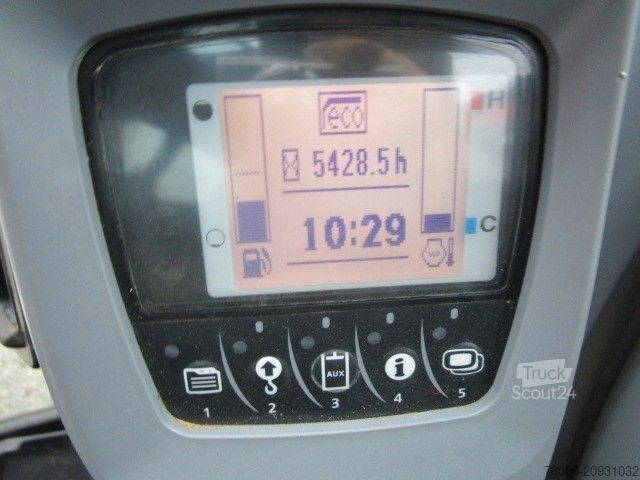 Mini-escavadora KUBOTA KX080-4