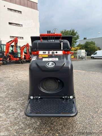 Silniční válec KUBOTA KC70 H4