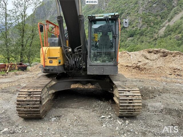 Pelle sur chenilles Volvo ECR355EL excavator with bucket, rototilt, and GPS