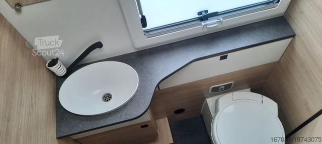 Pusiau integruotas kemperis CHALLENGER 380 Break Edition