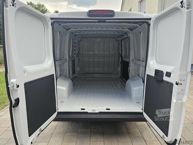 Furgoneta Fiat Ducato 120 L2H1 TFT DAB+ Kamera PDC Klima 2x AB