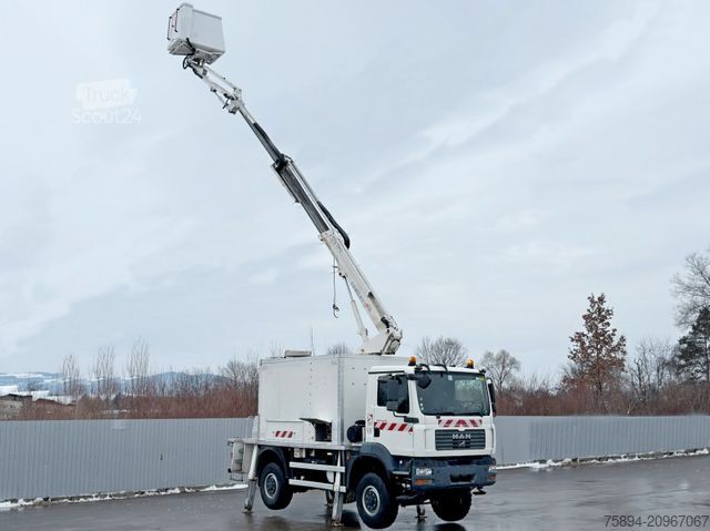 Uz kravas automobiļa uzstādīta darba platforma MAN TGM 13.240* Hubarbeitsbühne *COMILEV EN 170 TPC