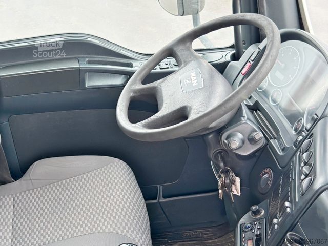 Uz kravas automobiļa uzstādīta darba platforma MAN TGM 13.240* Hubarbeitsbühne *COMILEV EN 170 TPC