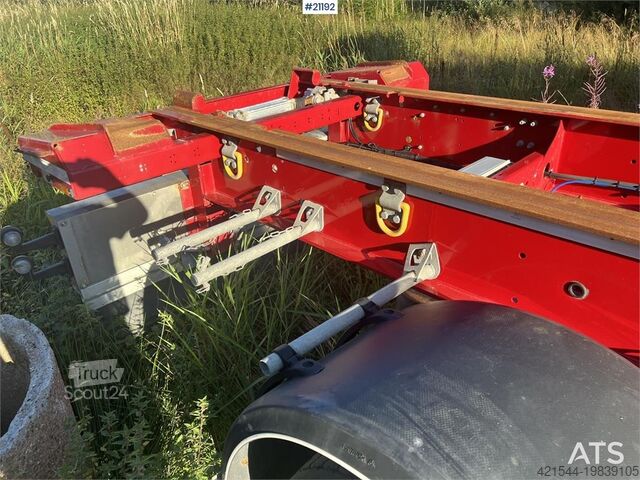 Transport av containere Närko 4 axle container trailer