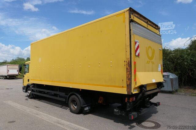 Vrachtwagen met bakwagen man TGL 12.250