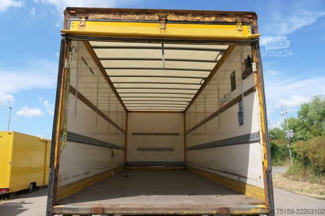 Vrachtwagen met bakwagen man TGL 12.250