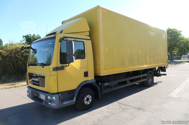 Vrachtwagen met bakwagen man TGL 12.250