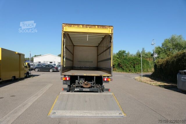 Vrachtwagen met bakwagen man TGL 12.250