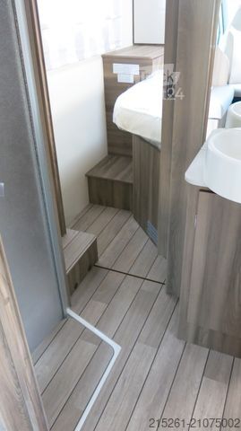 Semi-integrated camper ROLLER TEAM Kronos 266 TL, Queensbett, Hubbett, Raumbad, 5 P