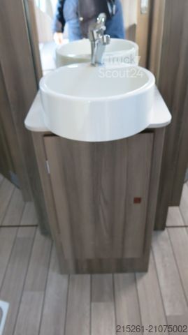 Semi-integrated camper ROLLER TEAM Kronos 266 TL, Queensbett, Hubbett, Raumbad, 5 P