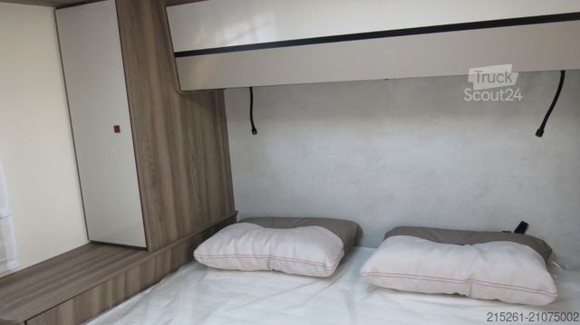 Semi-integrated camper ROLLER TEAM Kronos 266 TL, Queensbett, Hubbett, Raumbad, 5 P