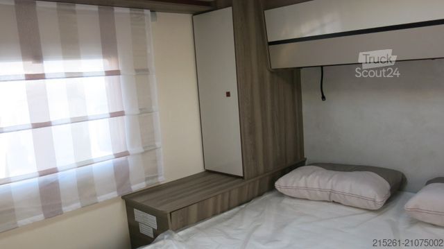 Semi-integrated camper ROLLER TEAM Kronos 266 TL, Queensbett, Hubbett, Raumbad, 5 P