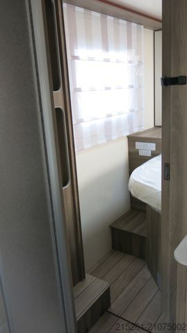 Semi-integrated camper ROLLER TEAM Kronos 266 TL, Queensbett, Hubbett, Raumbad, 5 P