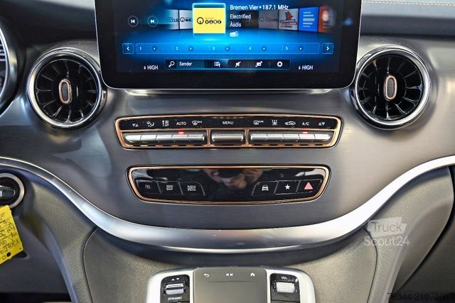 Minibus MERCEDES-BENZ EQV 300 Lang 7.Sitzer Airmatic Pano LED #56T022