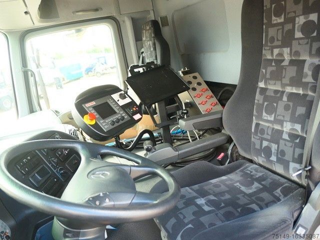 Kehrmaschine MERCEDES-BENZ 2032 A Actros 4x4, Bucher STKF 9500, Airport, AC