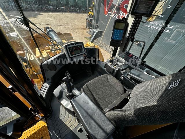 Колісний навантажувач CATERPILLAR 966M Radlader BJ: 2016