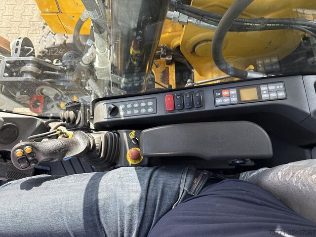 Riteņu ekskavators Caterpillar M323F 4x4   KOPARKA DWUDROŻNA