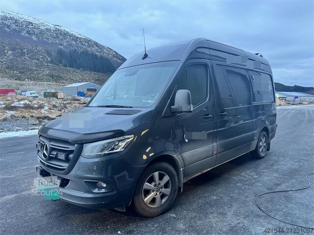 Stasjonsvogn med høyt tak Mercedes-Benz Sprinter 319 Van – Shelving – 2 Sets of Tires – 1
