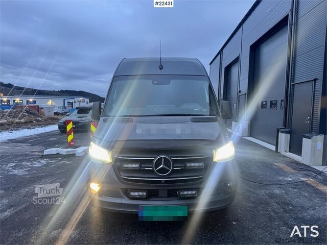 Stasjonsvogn med høyt tak Mercedes-Benz Sprinter 319 Van – Shelving – 2 Sets of Tires – 1