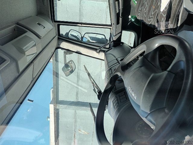 Camião de caixa fechada IVECO ML 120E25/P
