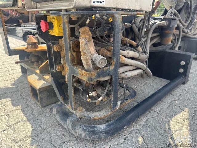 Hammar 140B Sideloader – Um braço de elevação substituído em 2021 Hammar 140B Sideloader – One Lifting Arm Replaced in 2021