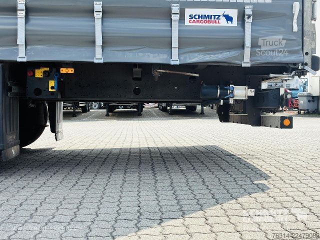 Atvērta puspiekabe ar tentu Schmitz Cargobull Curtainsider Mega Getränke