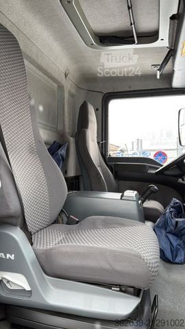 Camion de boissons MAN TGL 12.240 4X2BL E3 BLATT LUFT LADEBORDWAND ABS