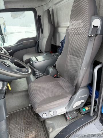 Camion de boissons MAN TGL 12.240 4X2BL E3 BLATT LUFT LADEBORDWAND ABS