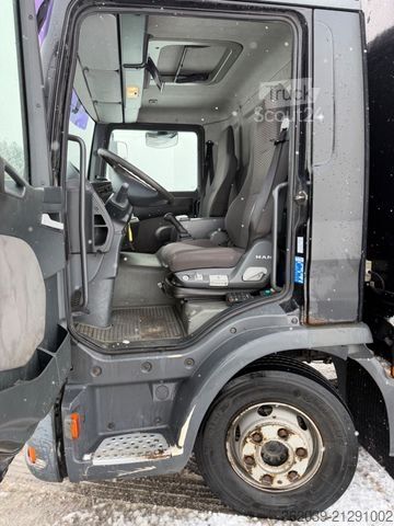 Camion de boissons MAN TGL 12.240 4X2BL E3 BLATT LUFT LADEBORDWAND ABS