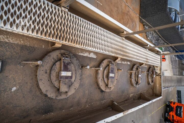 Camión cisterna RENAULT MIDLUM 220 +ALU 9.500L+4 COMP