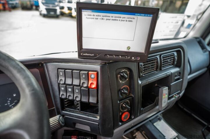 Camión cisterna RENAULT MIDLUM 220 +ALU 9.500L+4 COMP