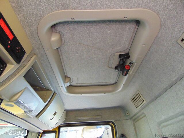 Vrachtwagen met bakwagen IVECO EuroCargo ML 120 E 28 LBW-AHK-COC