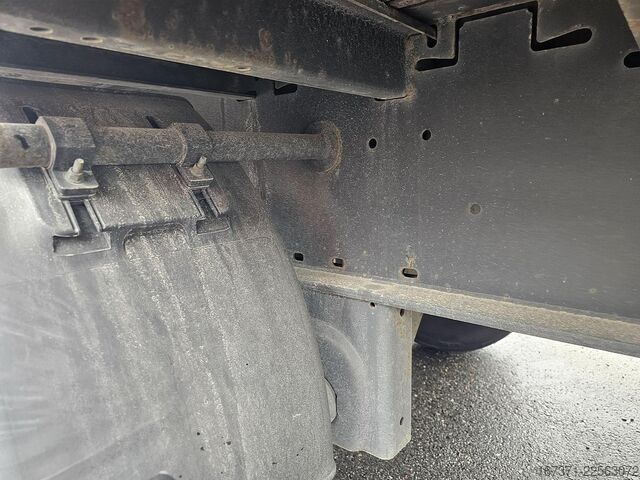Strana so závesom Kögel SN 24 -SLIDING ROOF- COIL - SAF DISC.