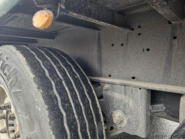 Strana so závesom Kögel SN 24 -SLIDING ROOF- COIL - SAF DISC.