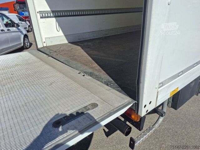 Furgoneta caja FUSO Canter 7C18 3-Sitzer Klima Koffer Ladebordwand